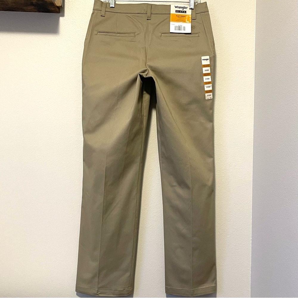 NWT Wrangler Riata Dress Pants - Wrinkle Resistant & Relaxed Fit - Size 31 | 32